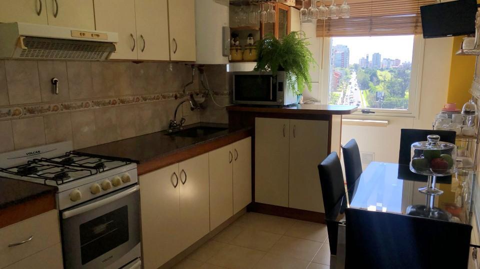 Departamento. 3 Amb. Reciclado. Piso Alto. Vista Abierta. Soleado. Zona Puerto. 3