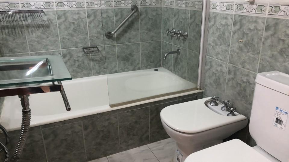Departamento. 3 Amb. Reciclado. Piso Alto. Vista Abierta. Soleado. Zona Puerto. 4