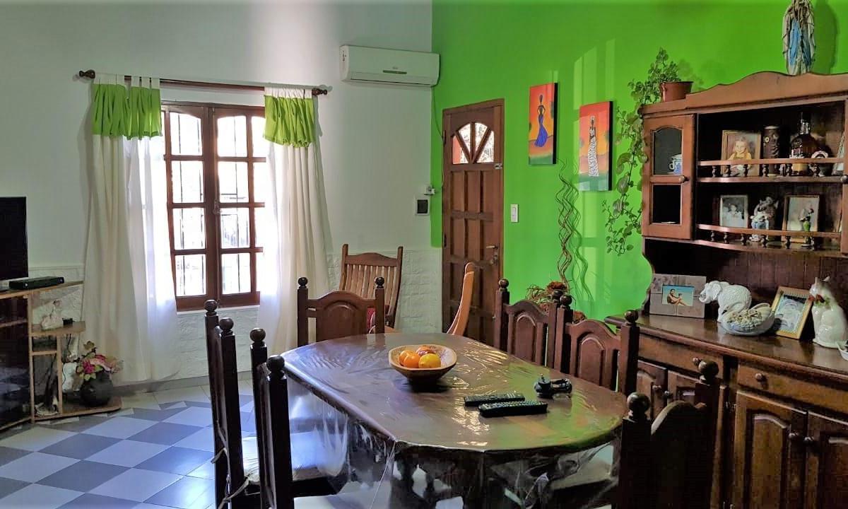 V190 Venta - Playas de Oro Chalet con Piscina + Departamento 3