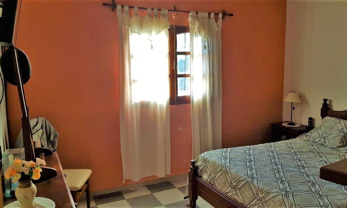 V190 Venta - Playas de Oro Chalet con Piscina + Departamento 1