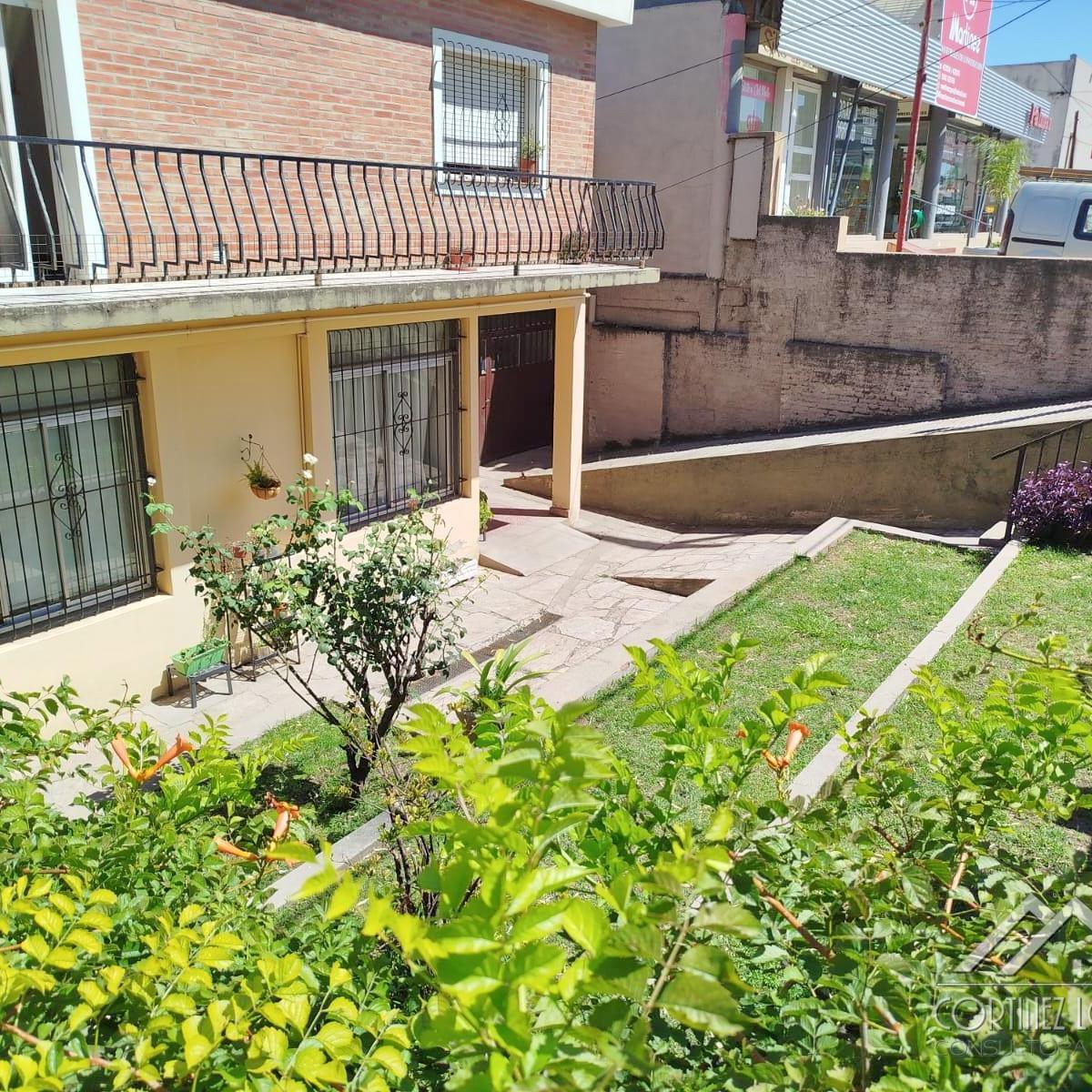 C248 - 2 Casas + Departamento, Sobre Av Principal 4
