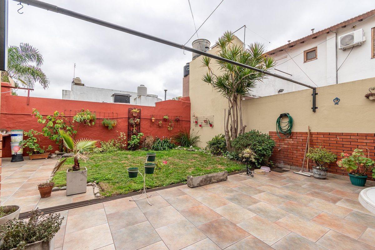 Venta Casa 4 Ambientes Parque y Cochera Haedo Sur 3