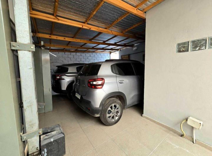 VENTA CASA 4 AMB, PILETA, 2 COCHERAS PASO DEL REY 5