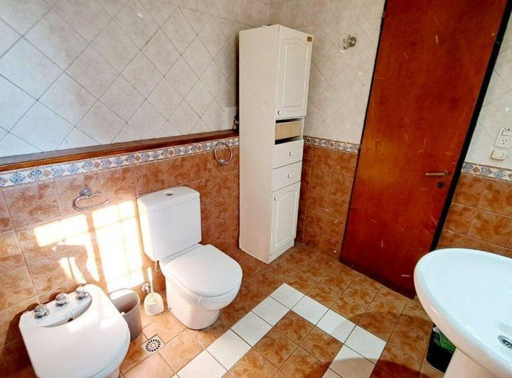 VENTA CASA 6 AMB, PILETA, QUINCHO, COCHERA, V.LURO 5