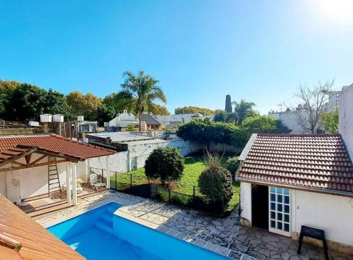 VENTA CASA 6 AMB, PILETA, QUINCHO, COCHERA, V.LURO 3