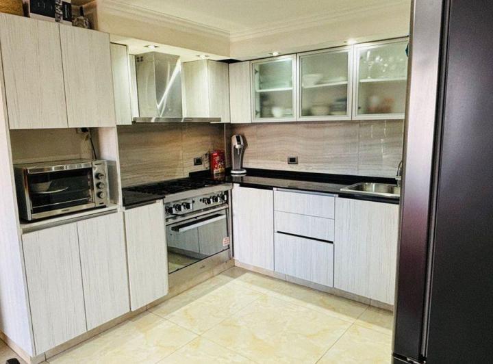 CASA DE 5 AMBIENTES EN VENTA EN PARQUE AVELLANEDA 1