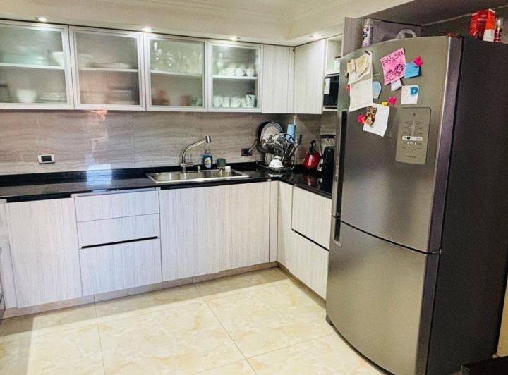 CASA DE 5 AMBIENTES EN VENTA EN PARQUE AVELLANEDA 4