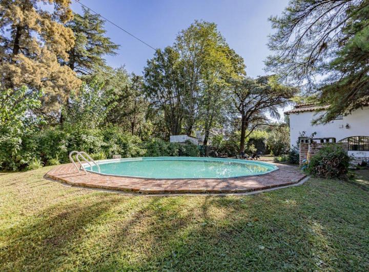 VENTA CASA QUINTA + PISCINA + PARQUE + DEPTO MERLO 2