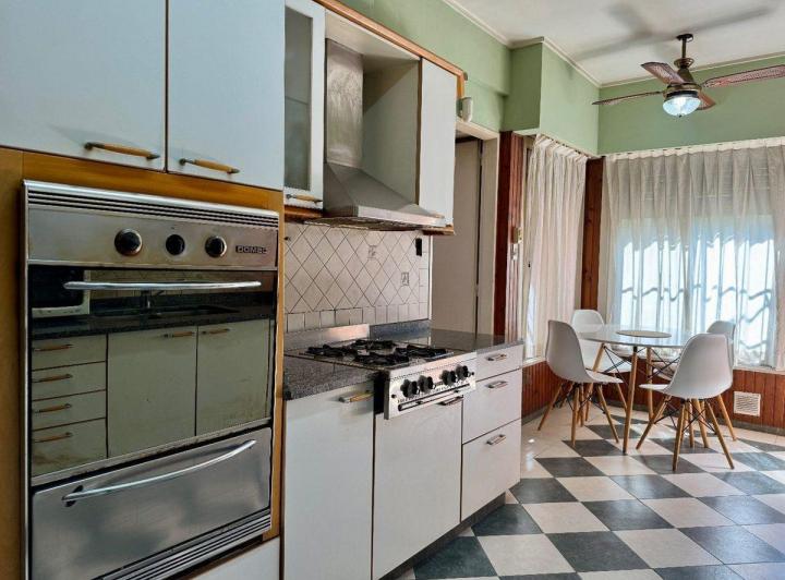 CASA EN VENTA 6 AMBIENTES EN HURLINGHAM 3