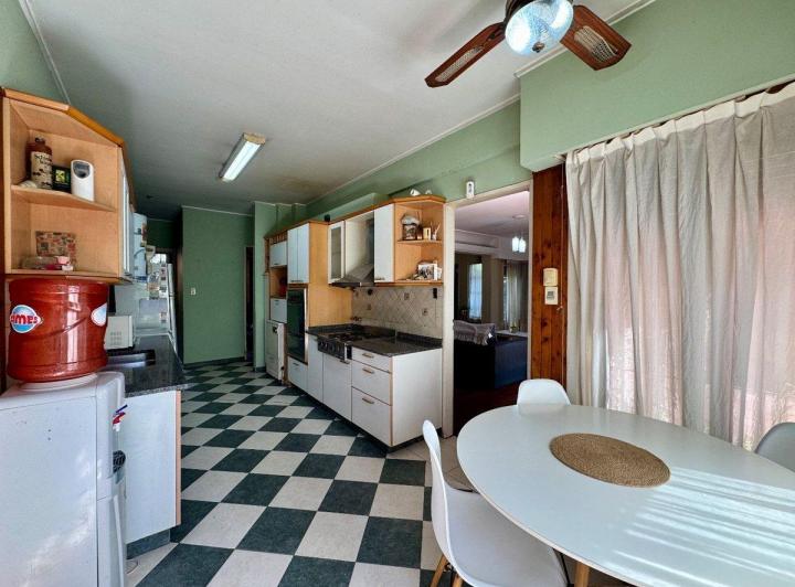CASA EN VENTA 6 AMBIENTES EN HURLINGHAM 1