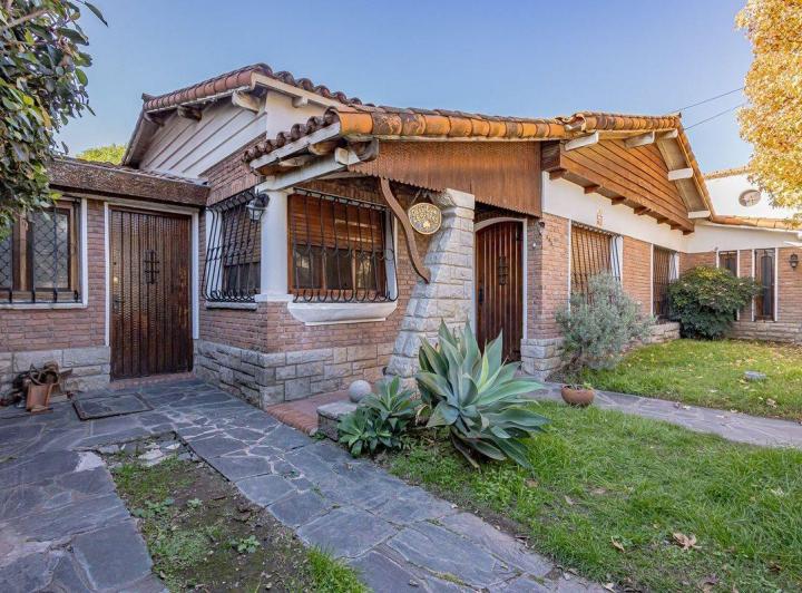 VENTA CASA 5 AMB CON PILETA, HURLINGHAM 5