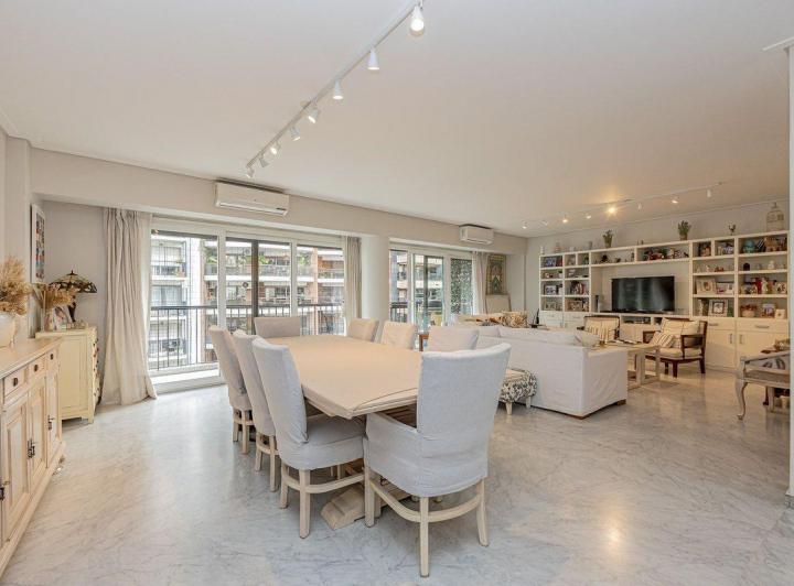 Venta -  semipiso en Recoleta con cochera y balcón 3