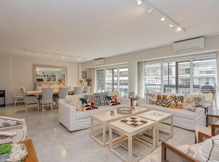 Venta -  semipiso en Recoleta con cochera y balcón 2