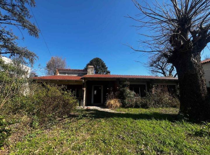 Casa en venta 5 amb.  Hurlingham BARRIO INGLES 1
