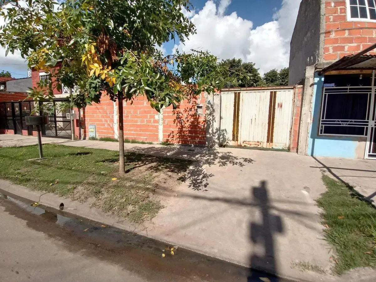 VENTA CASA GONZALEZ CATAN C/ JARDÍN SOBRE ASFALTO 4