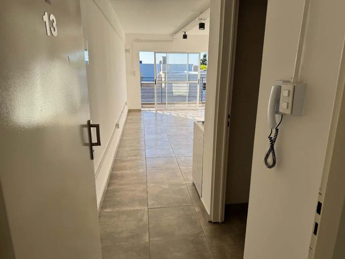 Venta Depto Monoambiente con balcón Billinghurst 3