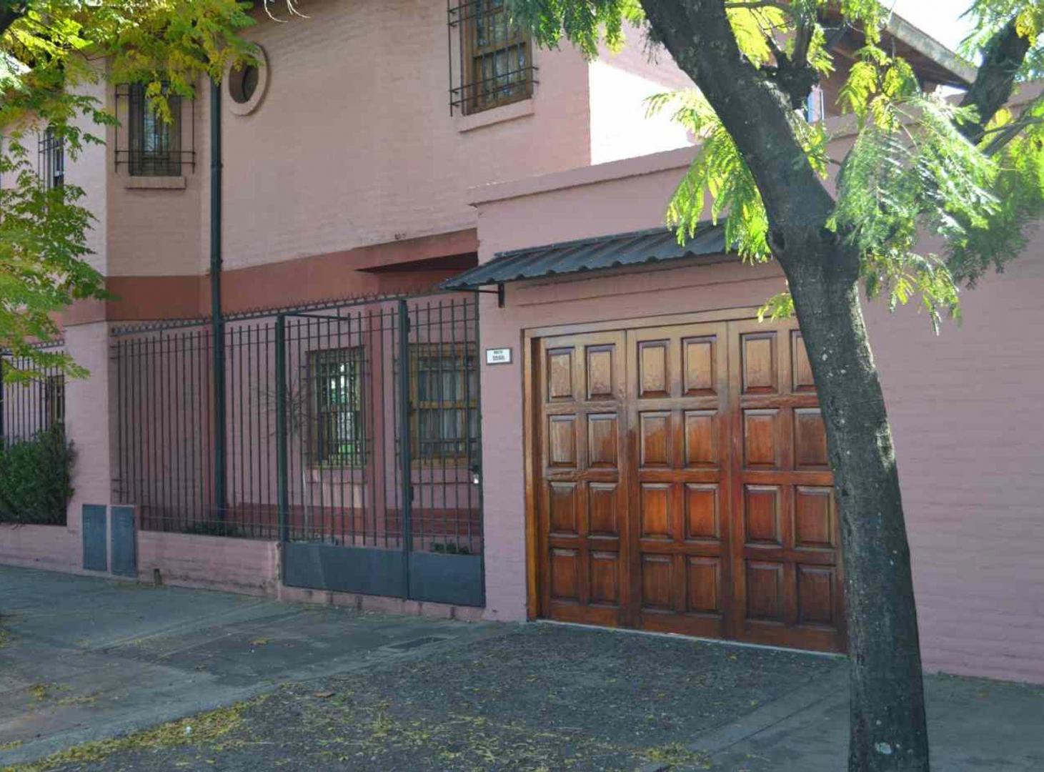 Venta Chalet Con cochera ,PH Caseros Zona Oeste