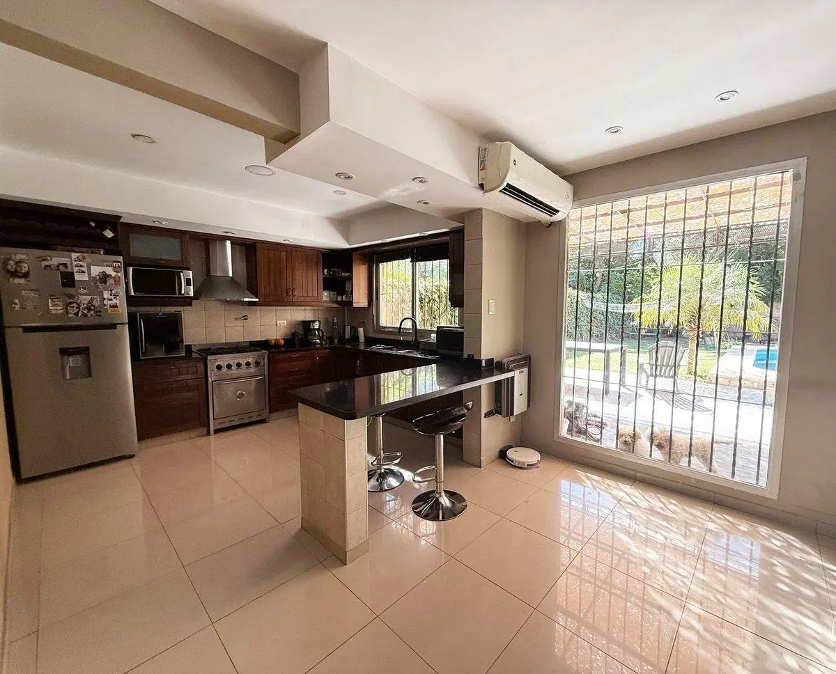 VENTA CASA 5 AMB.  C/ PILETA EN ITUZAINGO CENTRO 5
