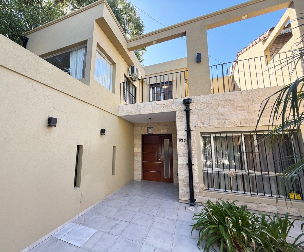 VENTA CASA 5 AMB. C/ PILETA EN ITUZAINGO CENTRO