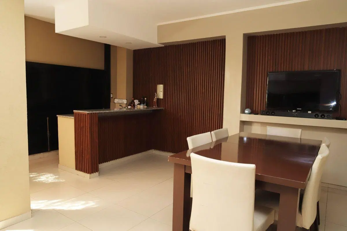 VENTA CASA 5 AMB.  C/ PILETA EN ITUZAINGO CENTRO 3
