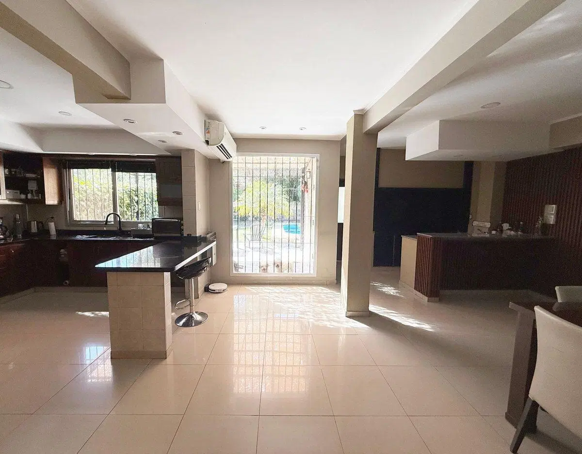 VENTA CASA 5 AMB.  C/ PILETA EN ITUZAINGO CENTRO 2