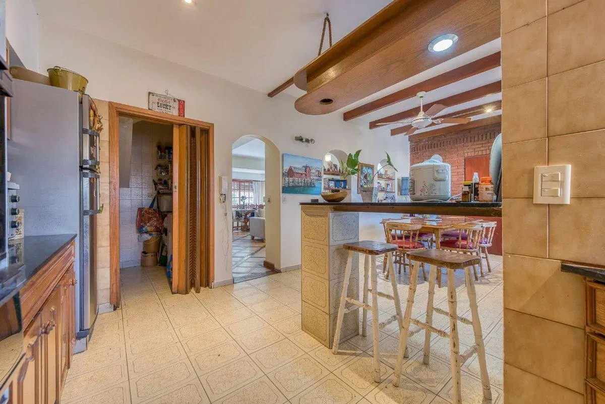 Venta Casa 4 Amb, Hurlingham. c/piscina, Cochera 3