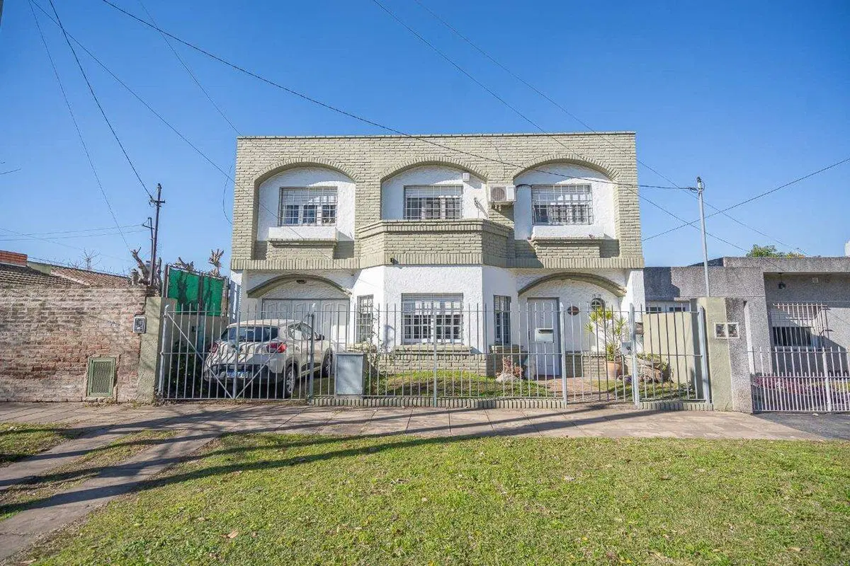 Venta Casa 4 Amb, Hurlingham. c/piscina, Cochera 5