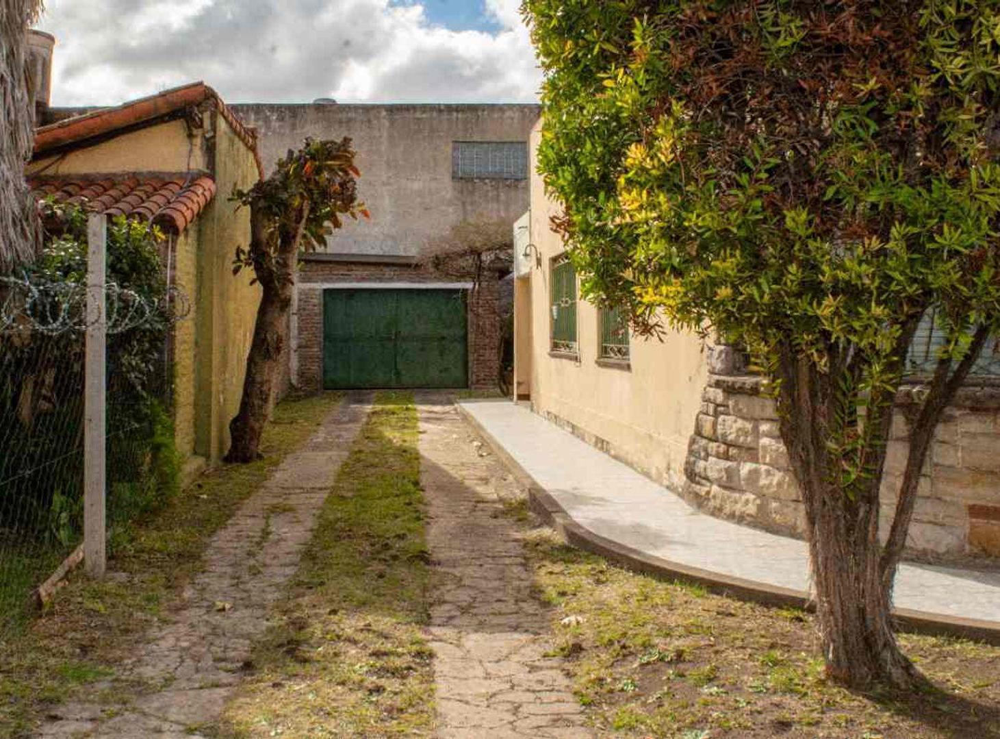 VENTA CASA 4 AMB LOTE 520M2