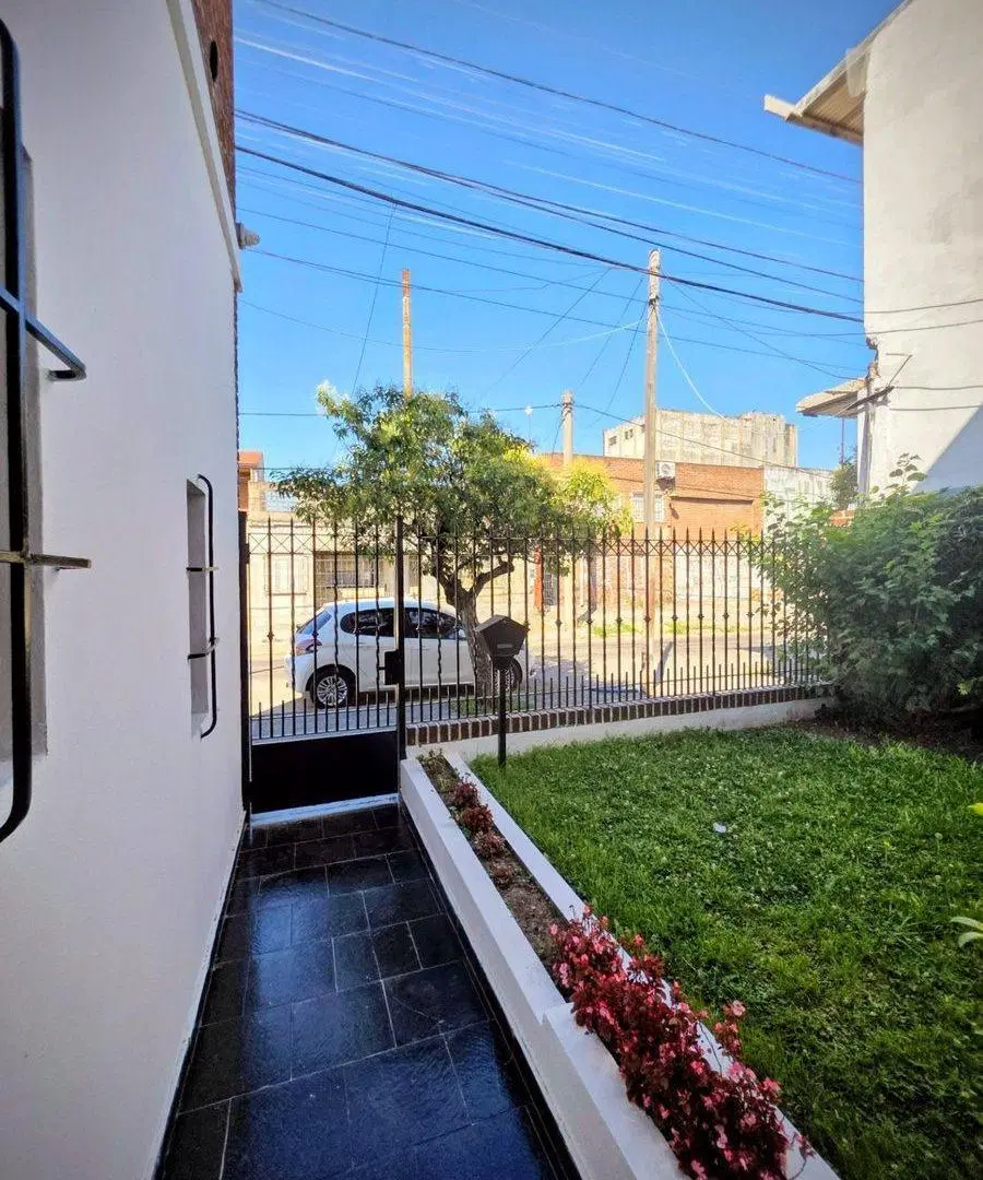 VENTA CASA 4 AMBIENTES con parque y pileta - Ramos 2