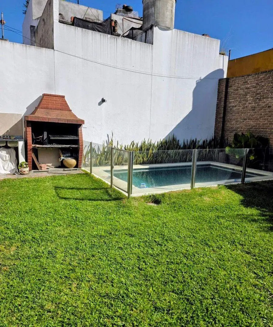 VENTA CASA 4 AMBIENTES con parque y pileta - Ramos 3