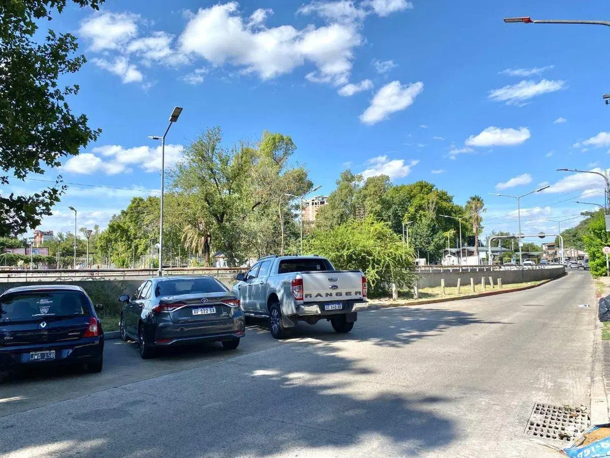 VENTA LOTE CON MEJORAS FRENTE A ESTACIÓN ELPALOMAR 2