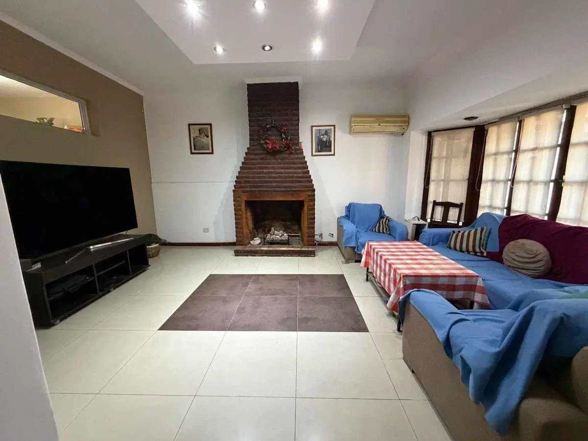 VENTA CASA MULTIFAMILIAR 4 AMB. C/PILETA Y QUINCHO 4
