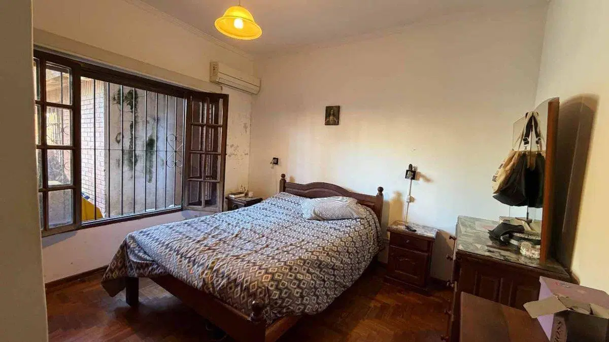 VENTA CASA MULTIFAMILIAR 4 AMB. C/PILETA Y QUINCHO 5