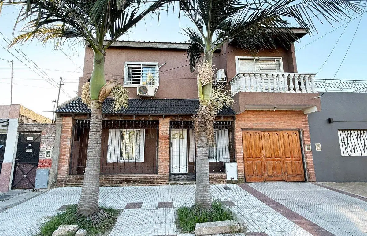VENTA CASA 4 AMB. C/ PILETA Y QUINCHO I. CASANOVA 4