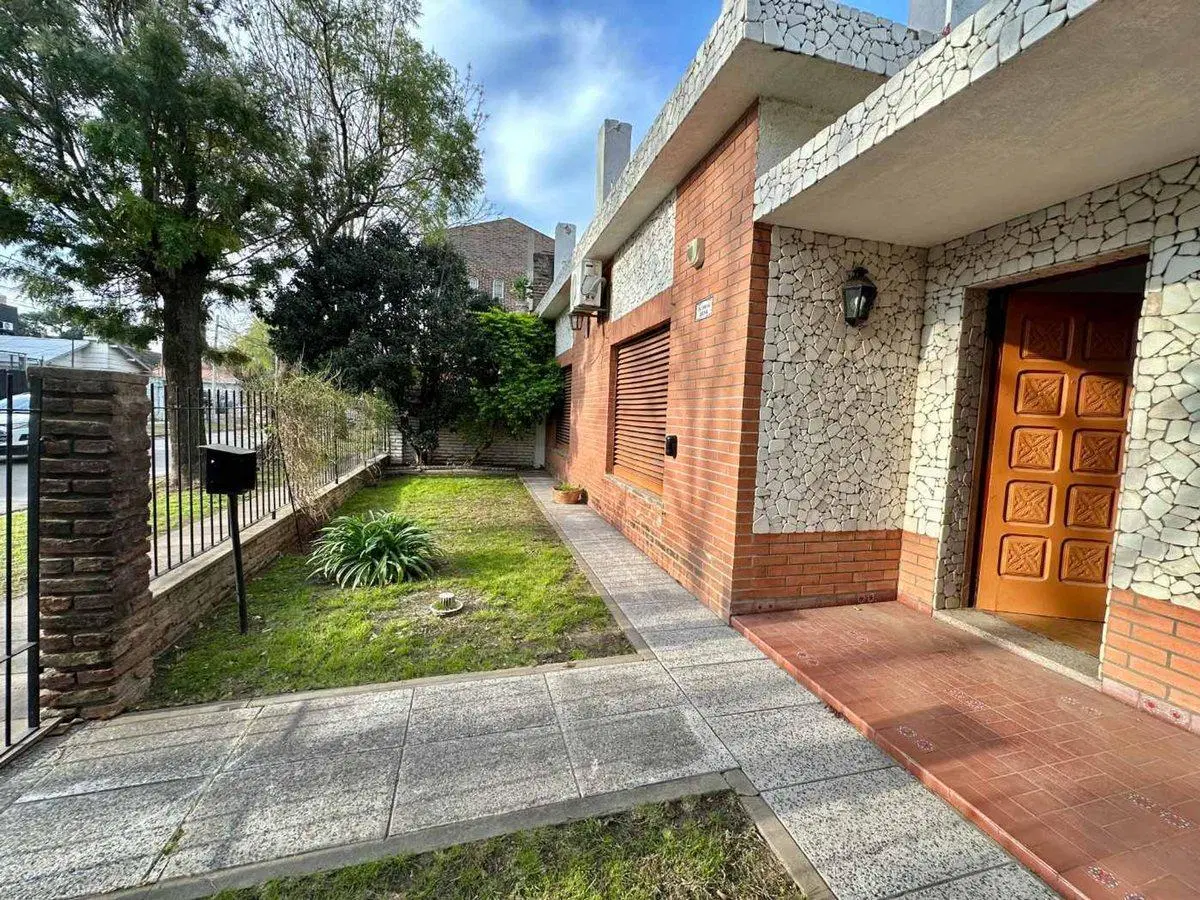 VENTA CASA 3AMB+LOCAL VILLA TESEI/ APTO CREDITO 4