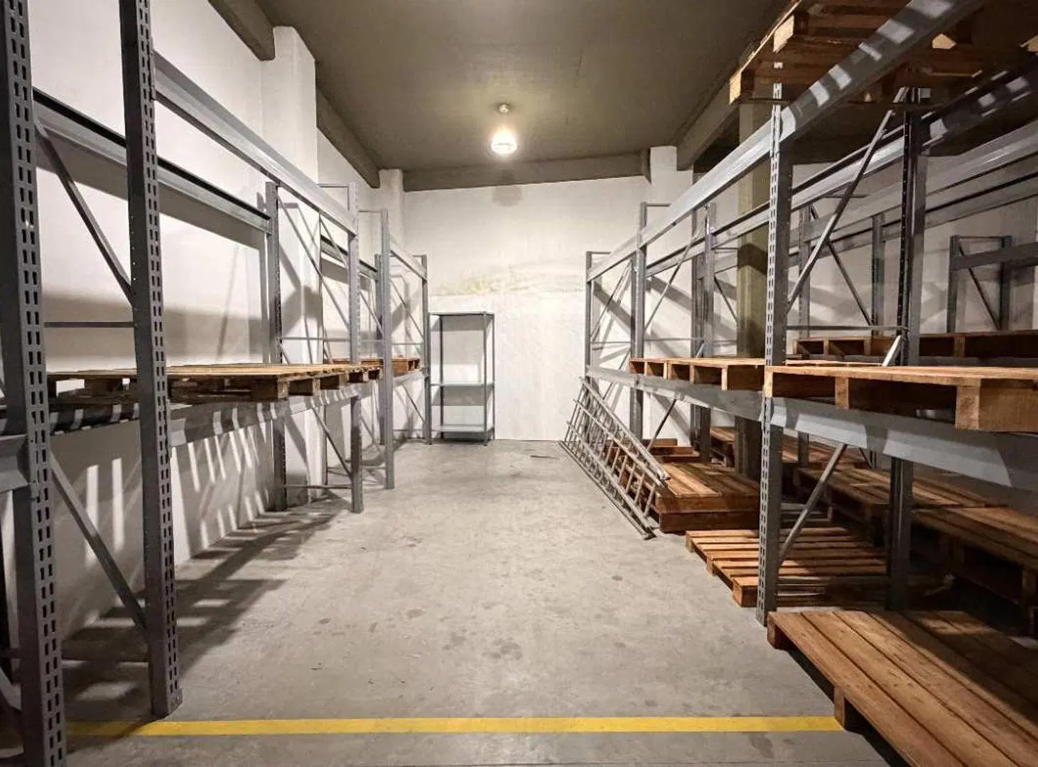 Alquiler depósito c/ oficinas Racks MORON 3