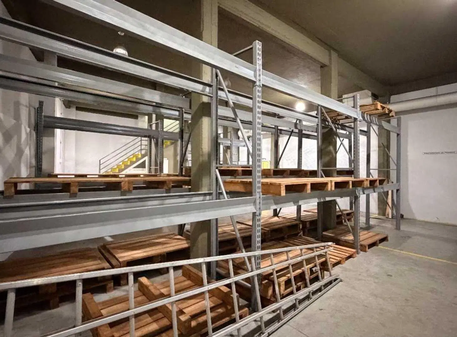 Alquiler depósito c/ oficinas Racks MORON 5