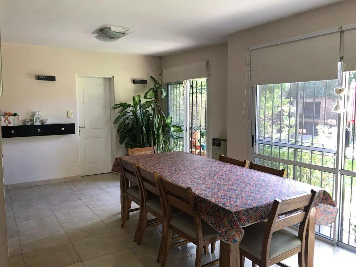 VENTA CASA 4 AMBIENTES EN BARRIO AERONÁUTICO 3