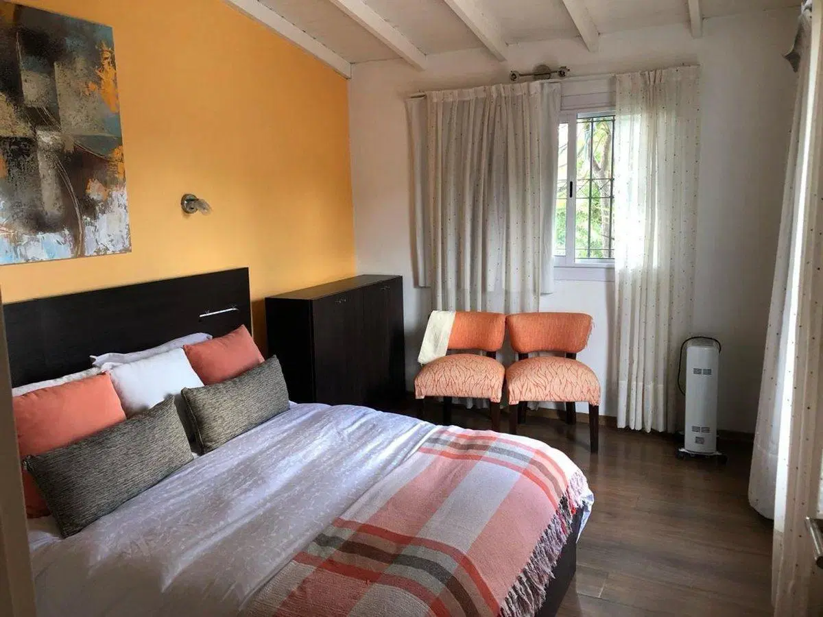 VENTA CASA 4 AMBIENTES EN BARRIO AERONÁUTICO 5