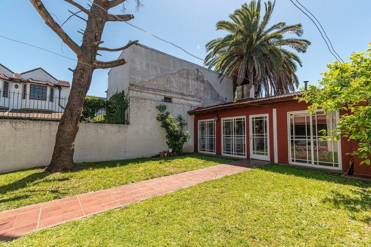 VENTA GRAN CASA 3 AMB+DEPTO 3 AMB  EN V SARMIENTO 4