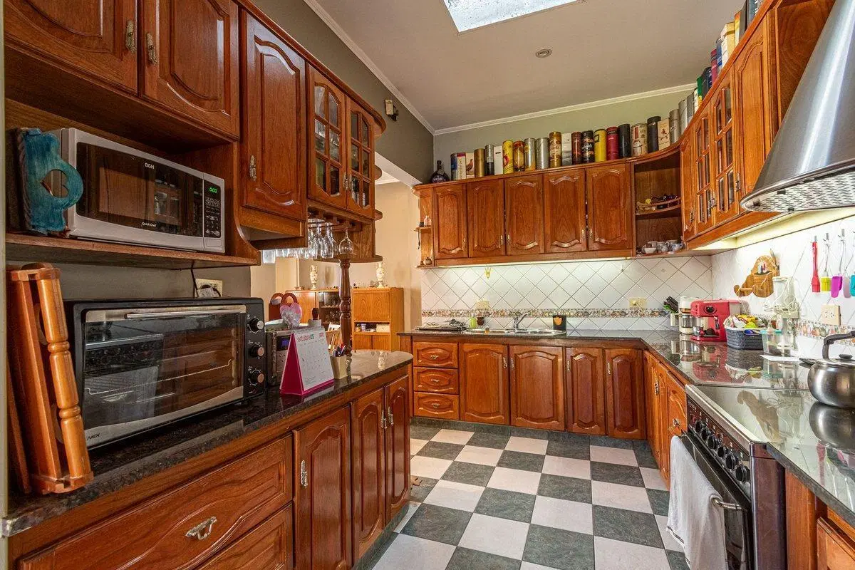 VENTA GRAN CASA 3 AMB+DEPTO 3 AMB  EN V SARMIENTO 5