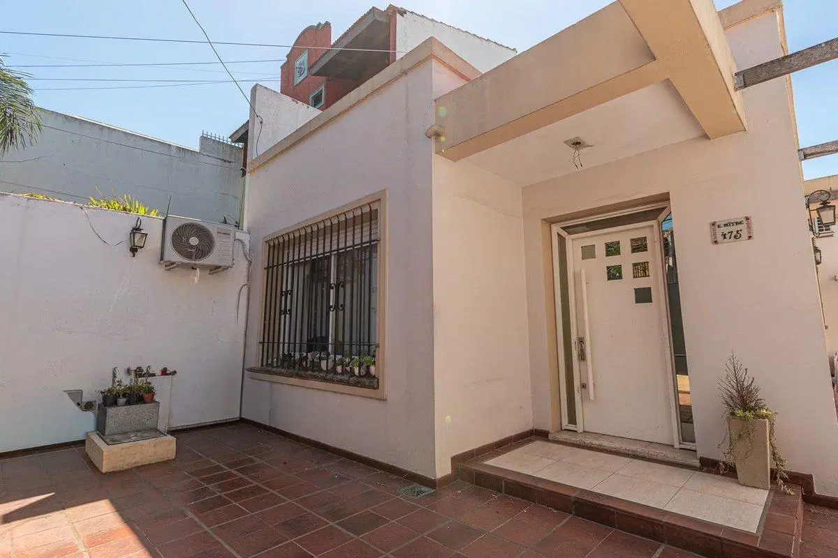 VENTA GRAN CASA 3 AMB+DEPTO 3 AMB  EN V SARMIENTO 3