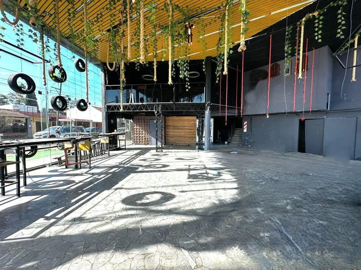 ALQUILER DE LOCAL COMERCIAL VIDRIADO EN HAEDO 5
