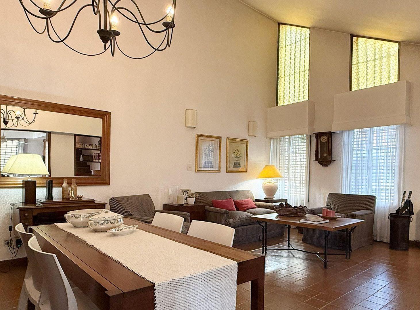 Venta Casa 4 amb - Castelar - Jardin - Balcon