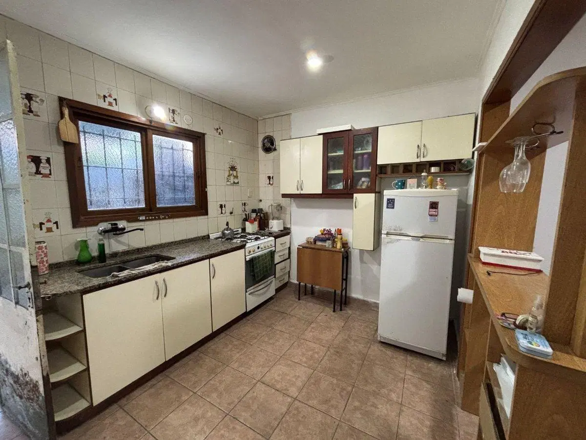 VENTA CASA 3AMB + DEPTO 2 AMB CASEROS APTO CREDITO 2