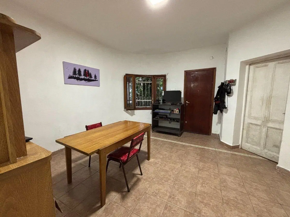 VENTA CASA 3AMB + DEPTO 2 AMB CASEROS APTO CREDITO 4