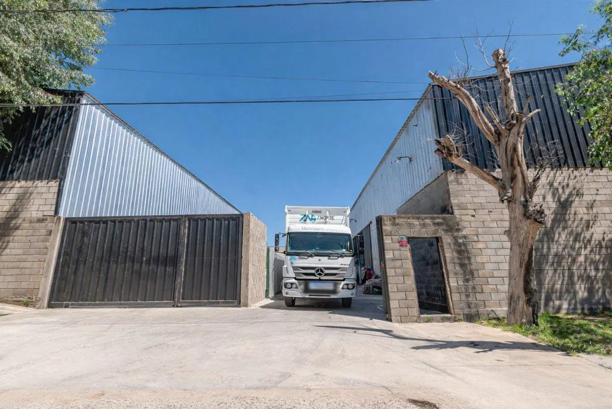 VENTA GALPÓN 1500M2 PASO DEL REY A 100M AC. OESTE 4
