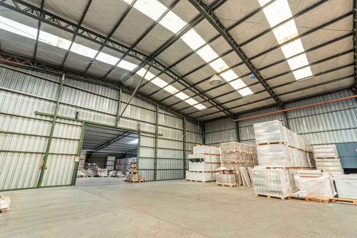 VENTA GALPÓN 1500M2 PASO DEL REY A 100M AC. OESTE 2