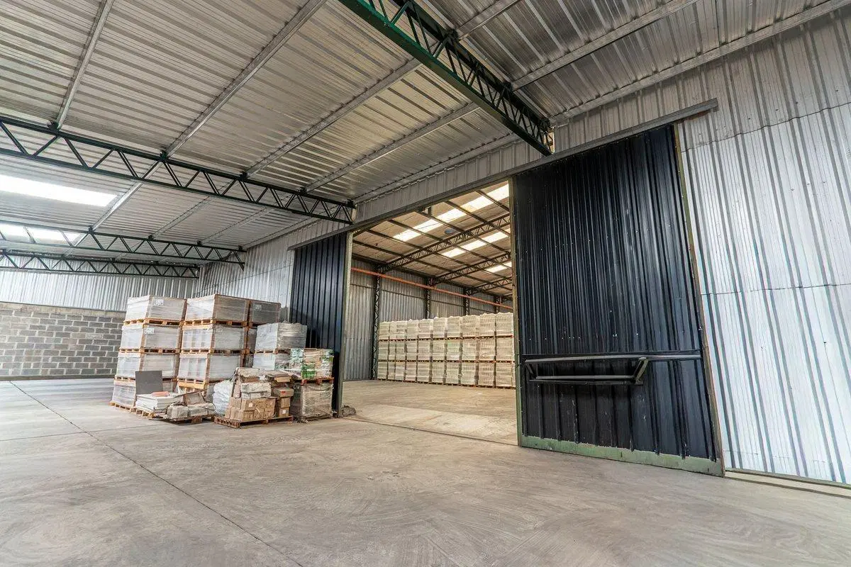 VENTA GALPÓN 1500M2 PASO DEL REY A 100M AC. OESTE 5