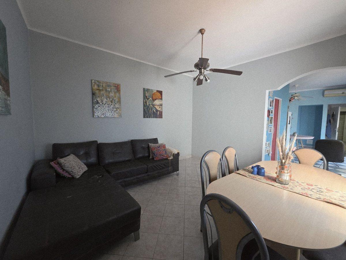 Foto de VENTA CASA 4 AMB CON TERRAZA EN TROPEZÓN PERMUTA, imagen 2